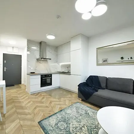 Modern In A Great Location *